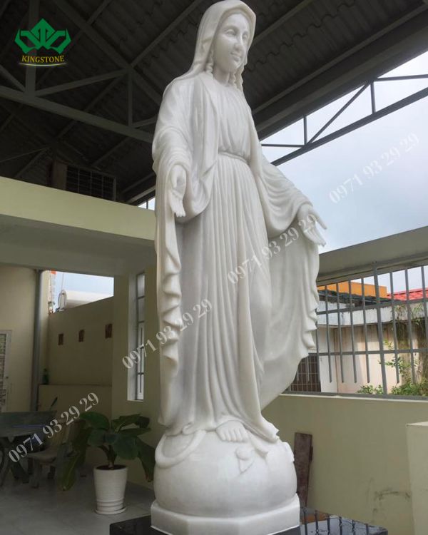 Tượng Đức Mẹ Đồng Trinh bằng đá