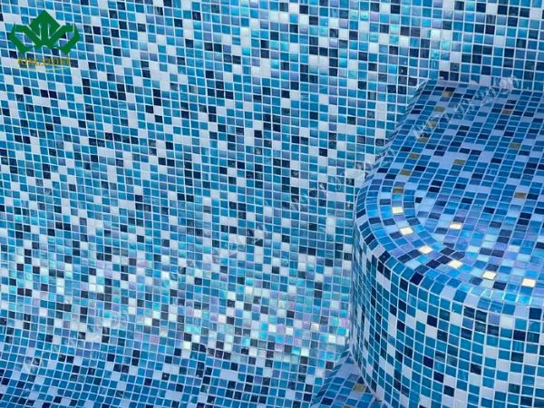 Đá mosaic - Sự đa dạng trong lát hồ bơi